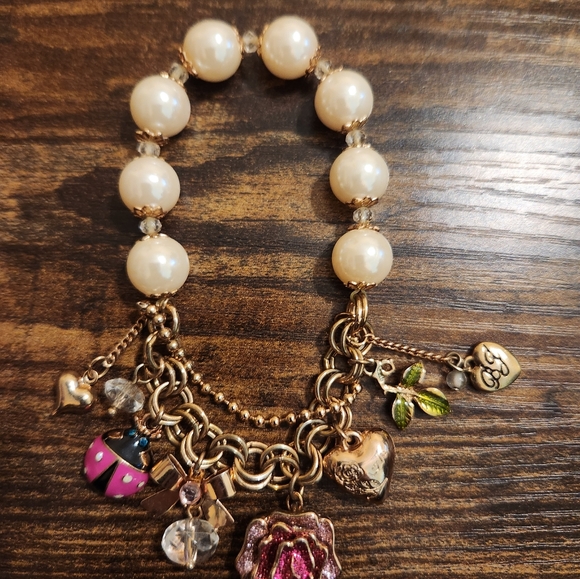 Vintage Betsey Johnson Faux Pearl Charm Bracelet - Picture 8 of 8
